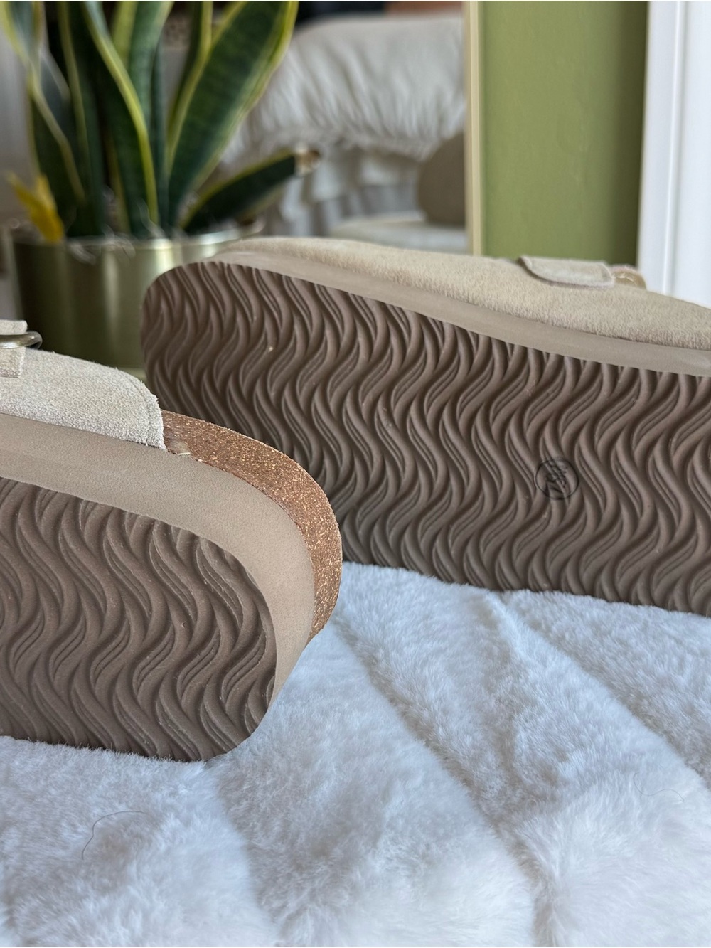CUSHIONAIRE Women's Granola Genuine Suede Cork Footbed Platform Clog, size 7.5 - Picture 6 of 7
